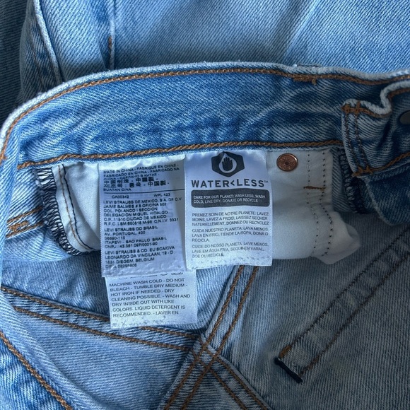 LEVI women’s Size 26 Distressed wedgie straight Blue Jean - Picture 6 of 10